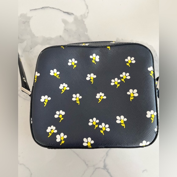 Kate Spade Newbury Lane Daisy Toss Cammie
Crossbody Bag - Picture 6 of 6